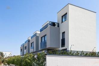 Thumbnail von Neue Reihenhäuser mit Pool, Dachterrasse und Sommerküche
