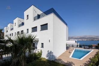 Thumbnail von Neue Reihenhäuser mit Pool, Dachterrasse und Sommerküche