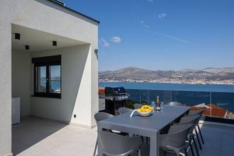 Thumbnail von Neue Reihenhäuser mit Pool, Dachterrasse und Sommerküche