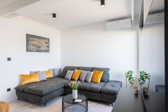 Thumbnail von Neue Reihenhäuser mit Pool, Dachterrasse und Sommerküche