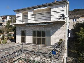 Thumbnail von Zweifamilienhaus mit zwei Wohnungen, Garage und Blick über die Kvarner Bucht