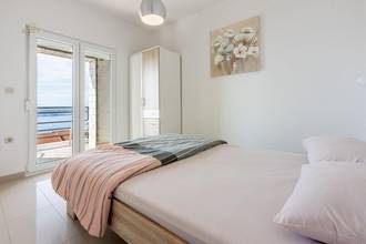 Thumbnail von Zweifamilienhaus mit zwei Wohnungen, Garage und Blick über die Kvarner Bucht