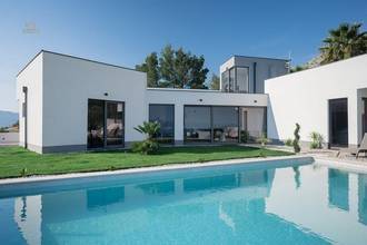 Thumbnail von Einstöckige Villa mit Pool, zwei Bädern en suite und Blick auf die Küste