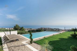 Thumbnail von Einstöckige Villa mit Pool, zwei Bädern en suite und Blick auf die Küste