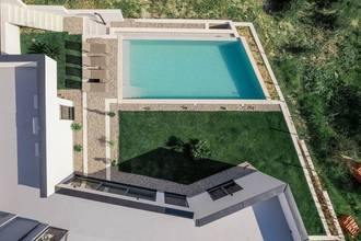 Thumbnail von Einstöckige Villa mit Pool, zwei Bädern en suite und Blick auf die Küste