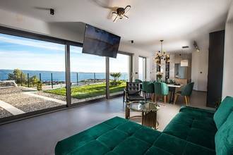 Thumbnail von Einstöckige Villa mit Pool, zwei Bädern en suite und Blick auf die Küste