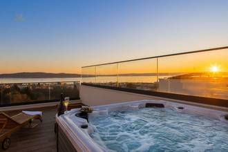 Thumbnail von Luxuriöse Neubauvilla mit Pool, Whirlpool und Panoramablick