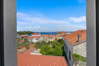 Thumbnail von Haus mit drei Wohneinheiten mit Garten und Meerblick, nahe dem Meer