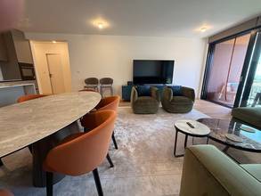 Thumbnail von Neue Luxuswohnung mitten in der Stadt, nur Schritte vom Strand