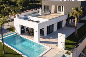 Thumbnail von Neubauvilla mit privatem Pool, Whirlpool und angelegtem Garten