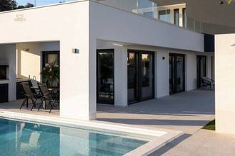Thumbnail von Neubauvilla mit privatem Pool, Whirlpool und angelegtem Garten