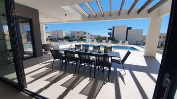 Thumbnail von Moderne Luxusvilla mit Swimmingpool nahe dem Strand