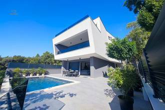 Thumbnail von Neu errichtete Villa unmittelbar am Ufer, eigener Strandzugang und Pool