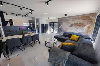 Thumbnail von Neu errichtete Villa unmittelbar am Ufer, eigener Strandzugang und Pool