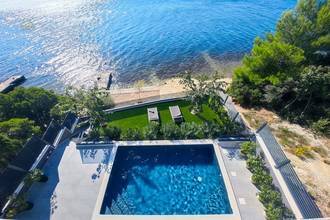 Thumbnail von Neu errichtete Villa unmittelbar am Ufer, eigener Strandzugang und Pool