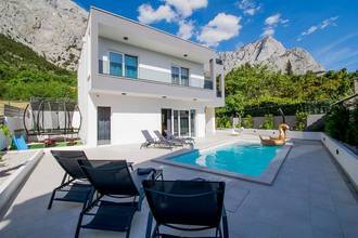 Thumbnail von Neu gebaute Villa, eingefriedetes Grundstück, Jacuzzi auf dem Dach