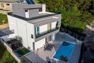Thumbnail von Neu gebaute Villa, eingefriedetes Grundstück, Jacuzzi auf dem Dach
