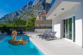 Thumbnail von Neu gebaute Villa, eingefriedetes Grundstück, Jacuzzi auf dem Dach