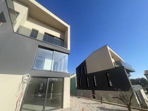 Thumbnail von Zweistöckiges Apartment im Neubau, Terrasse mit Aussicht aufs Wasser