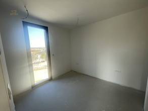Thumbnail von Zweistöckiges Apartment im Neubau, Terrasse mit Aussicht aufs Wasser