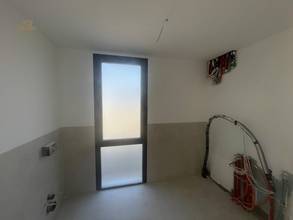 Thumbnail von Zweistöckiges Apartment im Neubau, Terrasse mit Aussicht aufs Wasser