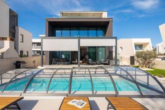 Thumbnail von Neu gebaute Luxusvilla, voll eingerichtet, beheizter Keramikpool und Pergola