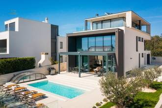 Thumbnail von Neu gebaute Luxusvilla, voll eingerichtet, beheizter Keramikpool und Pergola