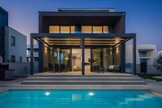 Thumbnail von Neu gebaute Luxusvilla, voll eingerichtet, beheizter Keramikpool und Pergola