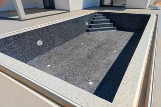 Thumbnail von Villa im Bau mit eigenem Pool und weiter Aussicht über das Archipel