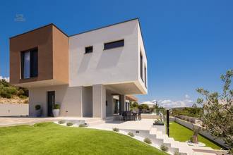 Thumbnail von Neu gebaute Luxusvilla mit Hot Tub und unverbautem Seeblick