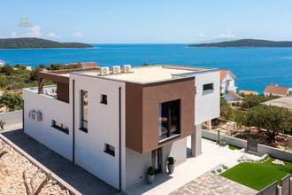 Thumbnail von Neu gebaute Luxusvilla mit Hot Tub und unverbautem Seeblick