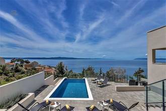 Thumbnail von Voll eingerichtete Ferienvilla mit privatem Pool und offener Seesicht