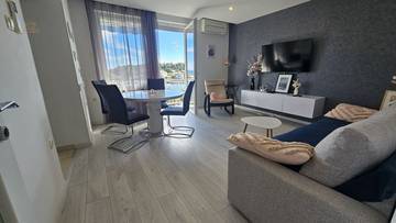 Thumbnail von Möbliertes Apartment am Hafen, Balkon mit freier Aussicht aufs Wasser