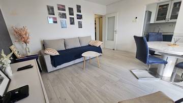 Thumbnail von Möbliertes Apartment am Hafen, Balkon mit freier Aussicht aufs Wasser