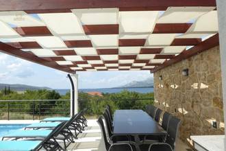 Thumbnail von Elegantes Haus in Hanglage, dauerhaft freie Seesicht, Pool und Sonnendeck