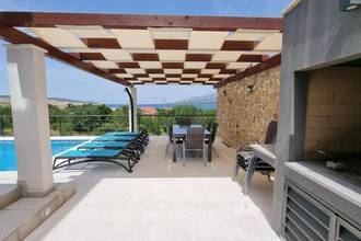 Thumbnail von Elegantes Haus in Hanglage, dauerhaft freie Seesicht, Pool und Sonnendeck