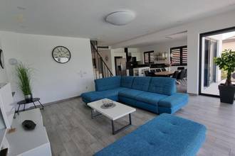 Thumbnail von Elegantes Haus in Hanglage, dauerhaft freie Seesicht, Pool und Sonnendeck