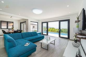 Thumbnail von Elegantes Haus in Hanglage, dauerhaft freie Seesicht, Pool und Sonnendeck