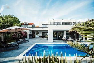 Thumbnail von Neubau-Luxusvilla aus zwei eigenständigen Wohnungen, beheizter Pool 10 x 4 Meter