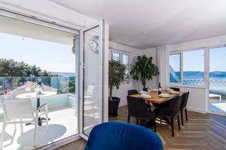 Thumbnail von Luxuriöses Penthouse auf zwei Ebenen mit Blick auf das Meer