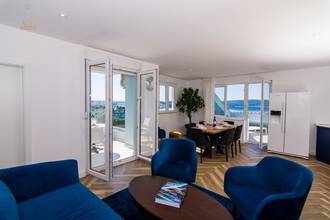 Thumbnail von Luxuriöses Penthouse auf zwei Ebenen mit Blick auf das Meer