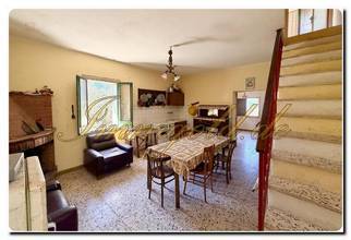 Thumbnail von Apartes Landhaus mit großem Grundstück, Obstbäumen und Olivenbäumen bei Mistretta