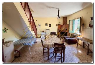 Thumbnail von Apartes Landhaus mit großem Grundstück, Obstbäumen und Olivenbäumen bei Mistretta