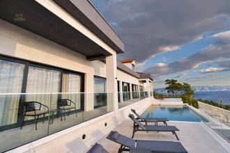 Thumbnail von Neubauvilla direkt am Wasser, 32.500 m² Grund, geheizter Swimmingpool und Spa