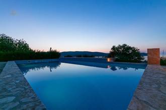 Thumbnail von Vier moderne Einheiten mit gemeinsamem Pool, Garten und Blick aufs Wasser