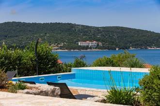 Thumbnail von Vier moderne Einheiten mit gemeinsamem Pool, Garten und Blick aufs Wasser