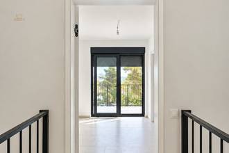 Thumbnail von Zweistöckige Neubauwohnung mit 123 m² Garten, Balkon und Stellplatz