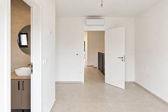 Thumbnail von Zweistöckige Neubauwohnung mit 123 m² Garten, Balkon und Stellplatz