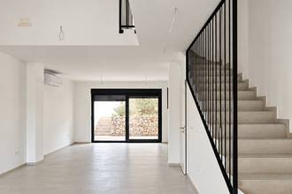 Thumbnail von Zweistöckige Neubauwohnung mit 123 m² Garten, Balkon und Stellplatz