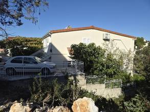 Thumbnail von Freistehendes Haus mit Meerblick, zwei Wohneinheiten und Garten